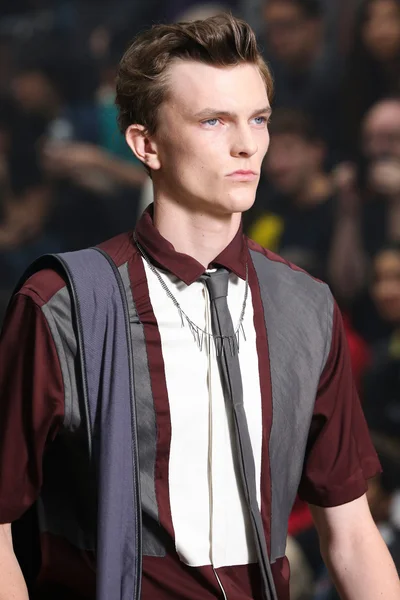 Look 19